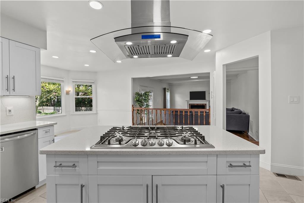 811 Twin Peak Ct Ct Property Photo 3