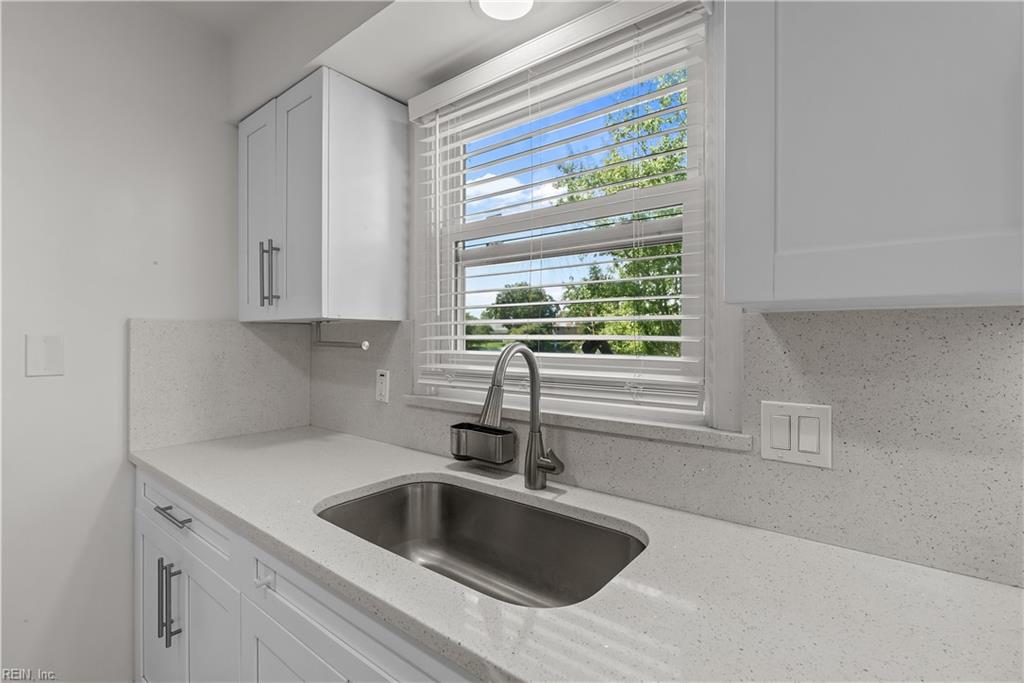 811 Twin Peak Ct Ct Property Photo 9