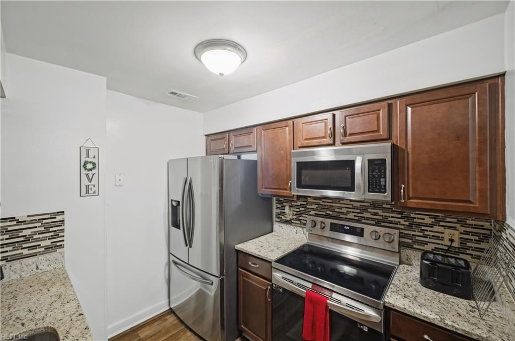 562 Candle Ln Property Photo 9