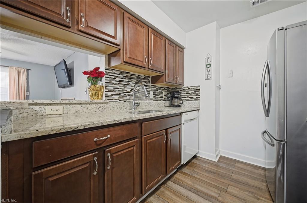 562 Candle Ln Property Photo 12