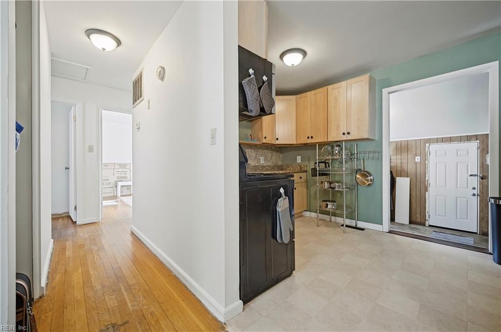230 Bradford Ave Property Photo 7