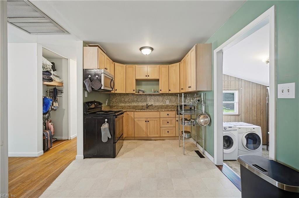 230 Bradford Ave Property Photo 8