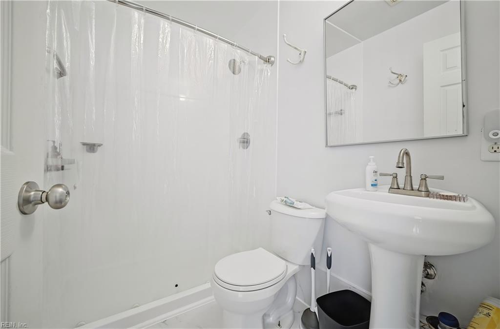 230 Bradford Ave Property Photo 18