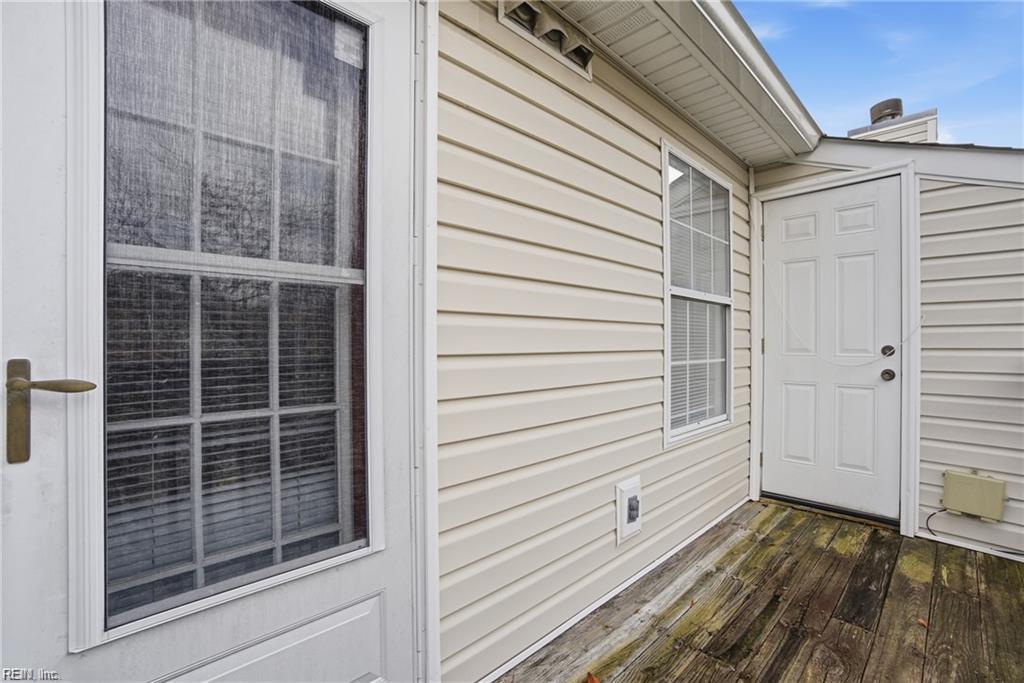 1425 Deerpond Ln Property Photo 13