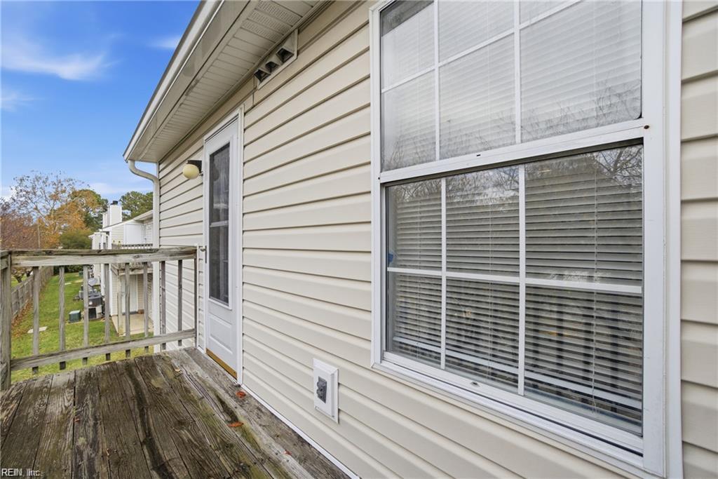 1425 Deerpond Ln Property Photo 14