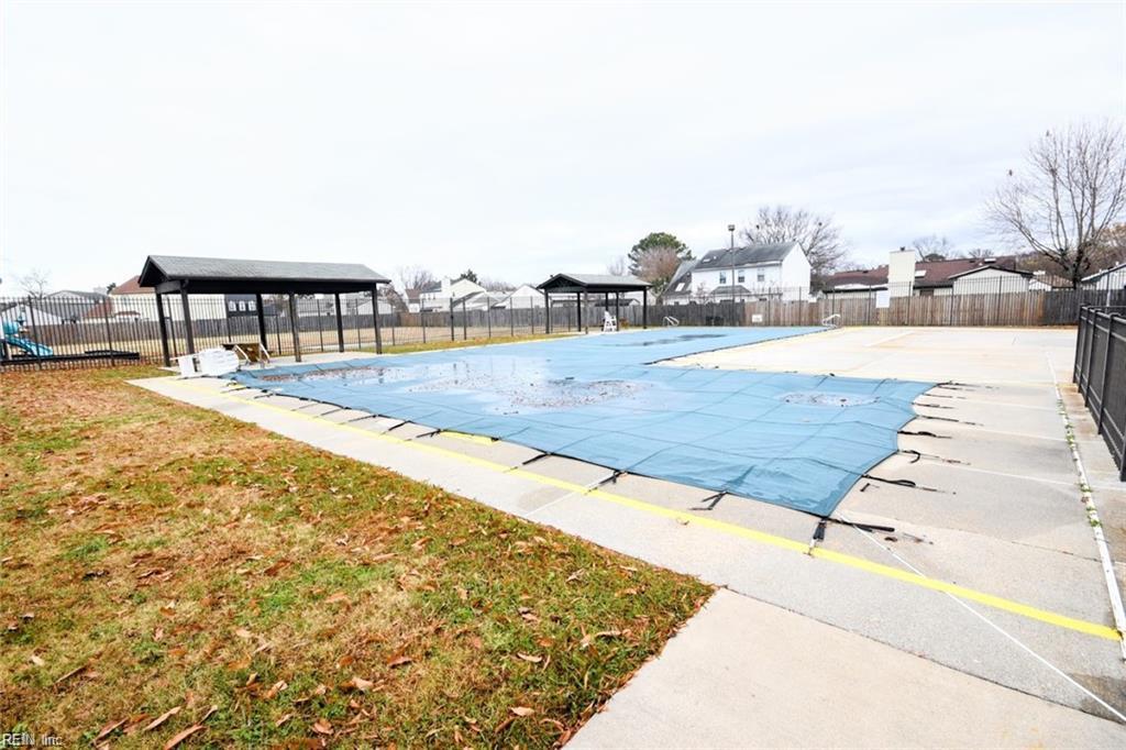 1425 Deerpond Ln Property Photo 15