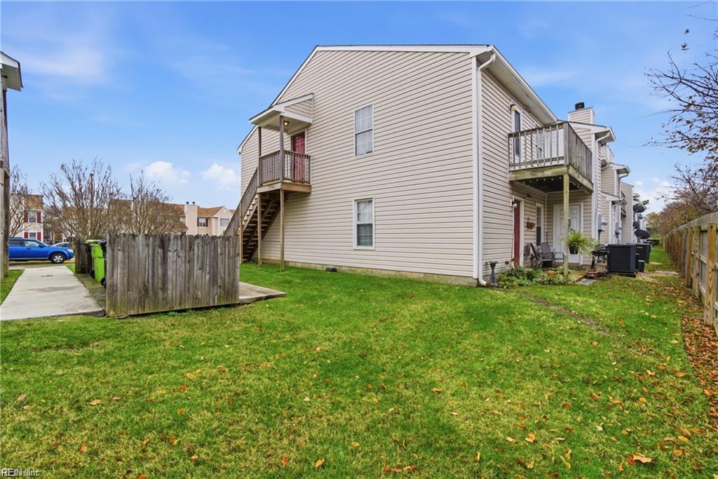 1425 Deerpond Ln Property Photo 17