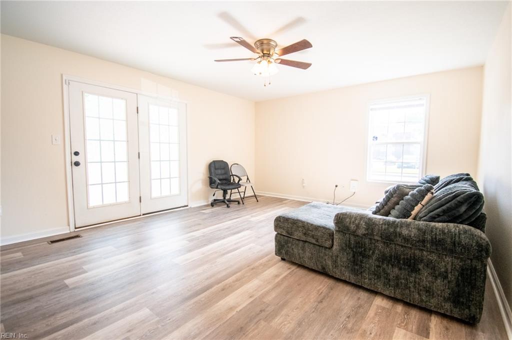 900 Baltimore St Property Photo 16