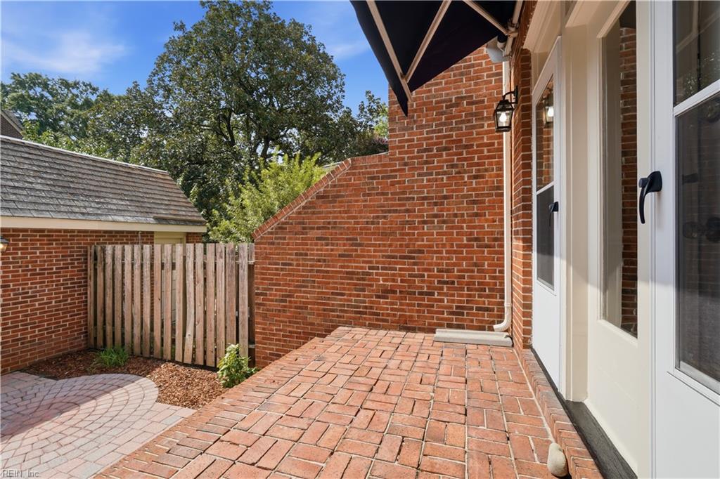 1004 Colonial Ave Property Photo 38