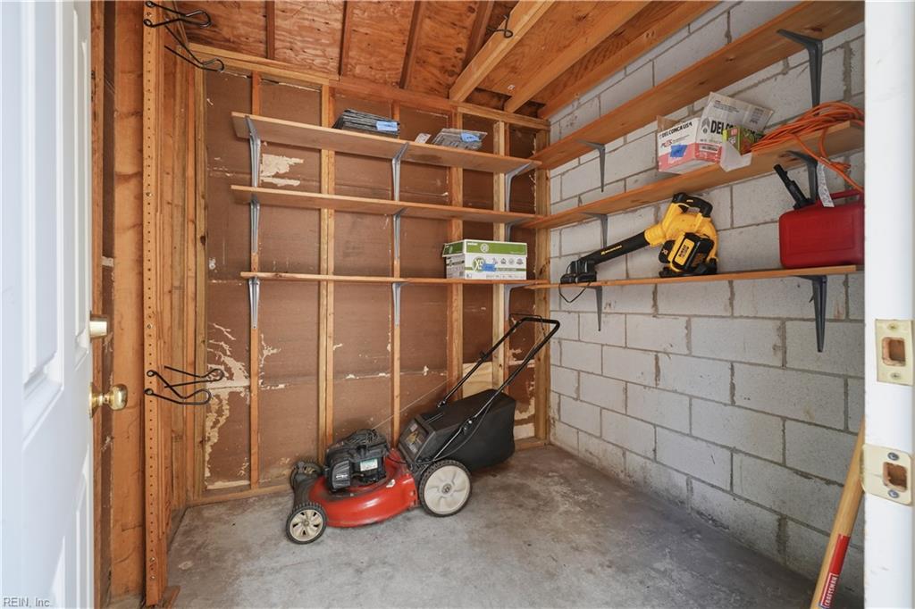 1004 Colonial Ave Property Photo 42