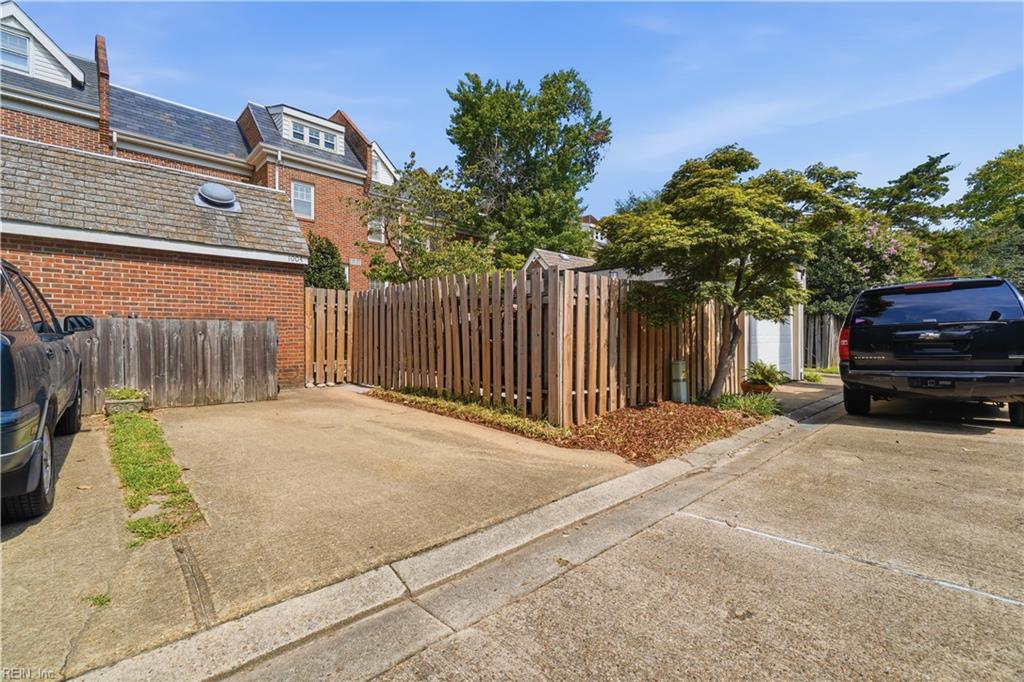 1004 Colonial Ave Property Photo 43