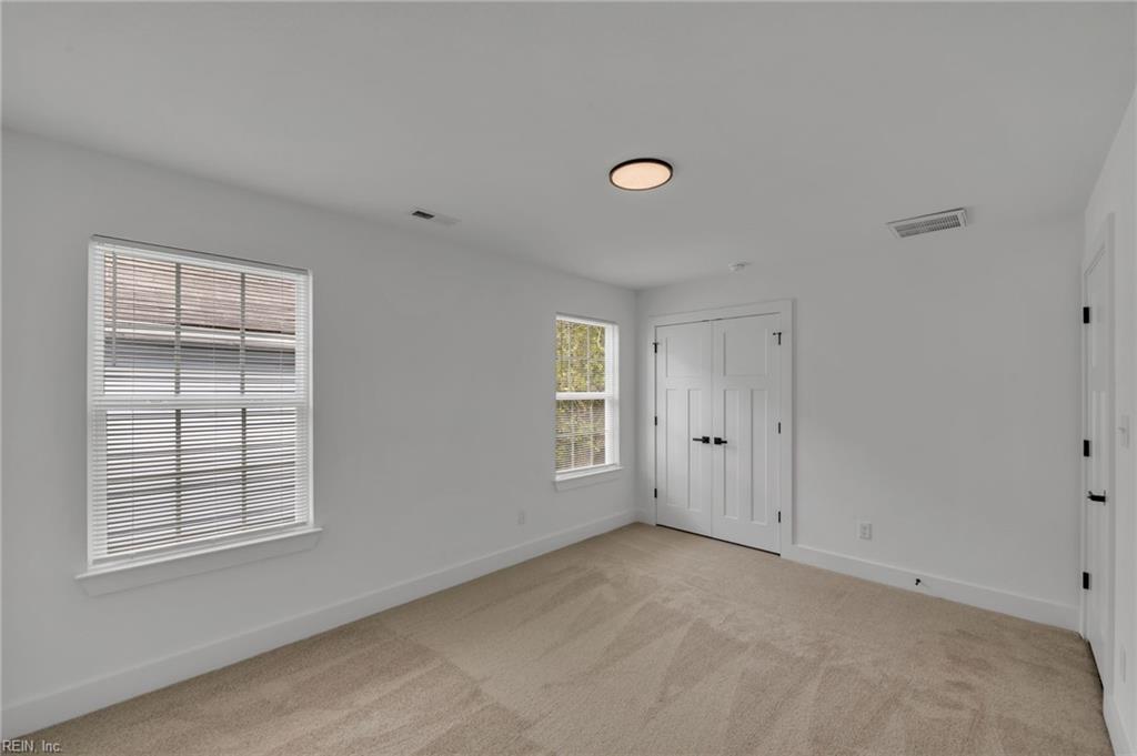 626 30th St Property Photo 16