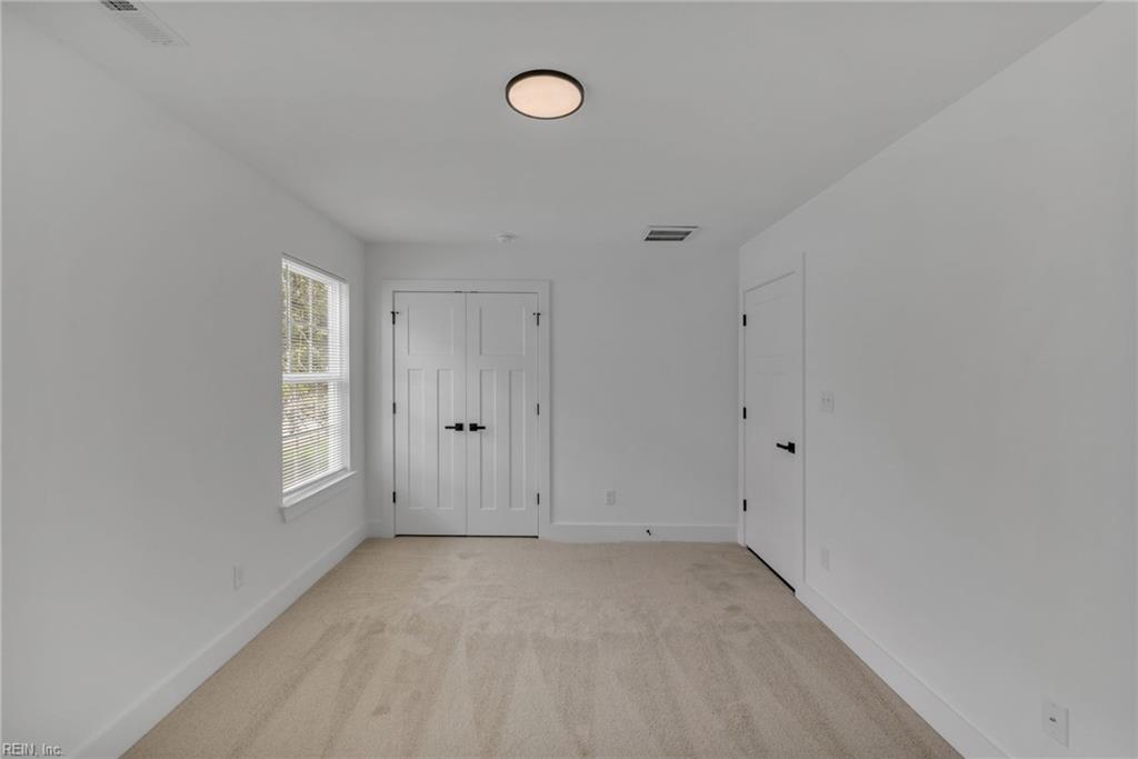 626 30th St Property Photo 17