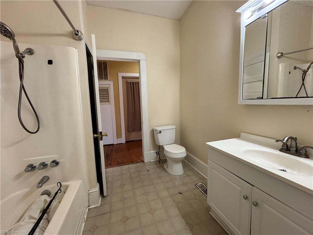 301 S High St Property Photo 9
