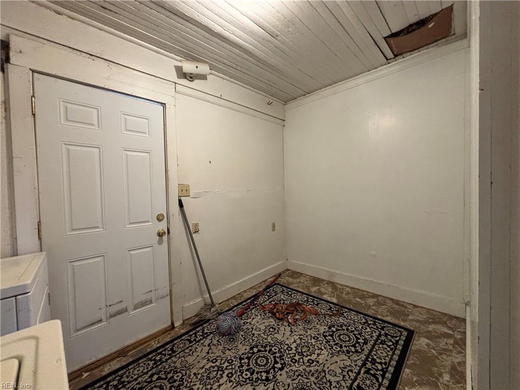 301 S High St Property Photo 10