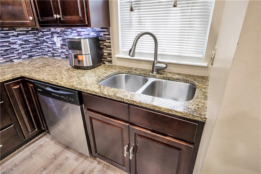 5745 W Hastings Arch Property Photo 7
