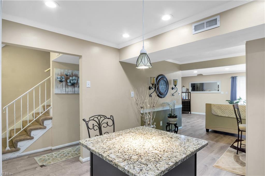 5745 W Hastings Arch Property Photo 8
