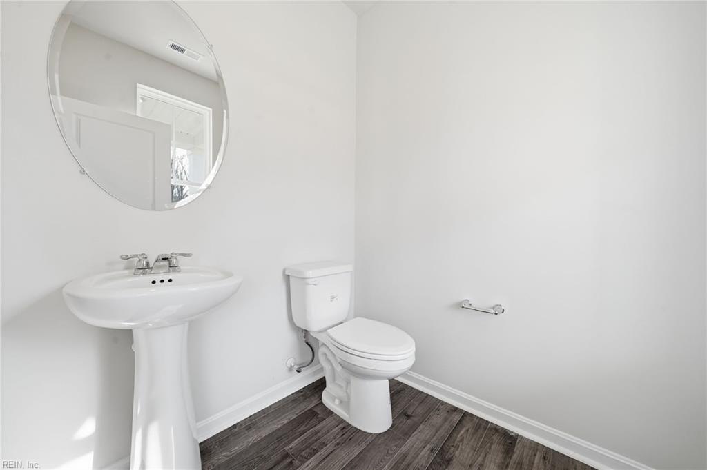 1004 Eastport Pl Property Photo 25