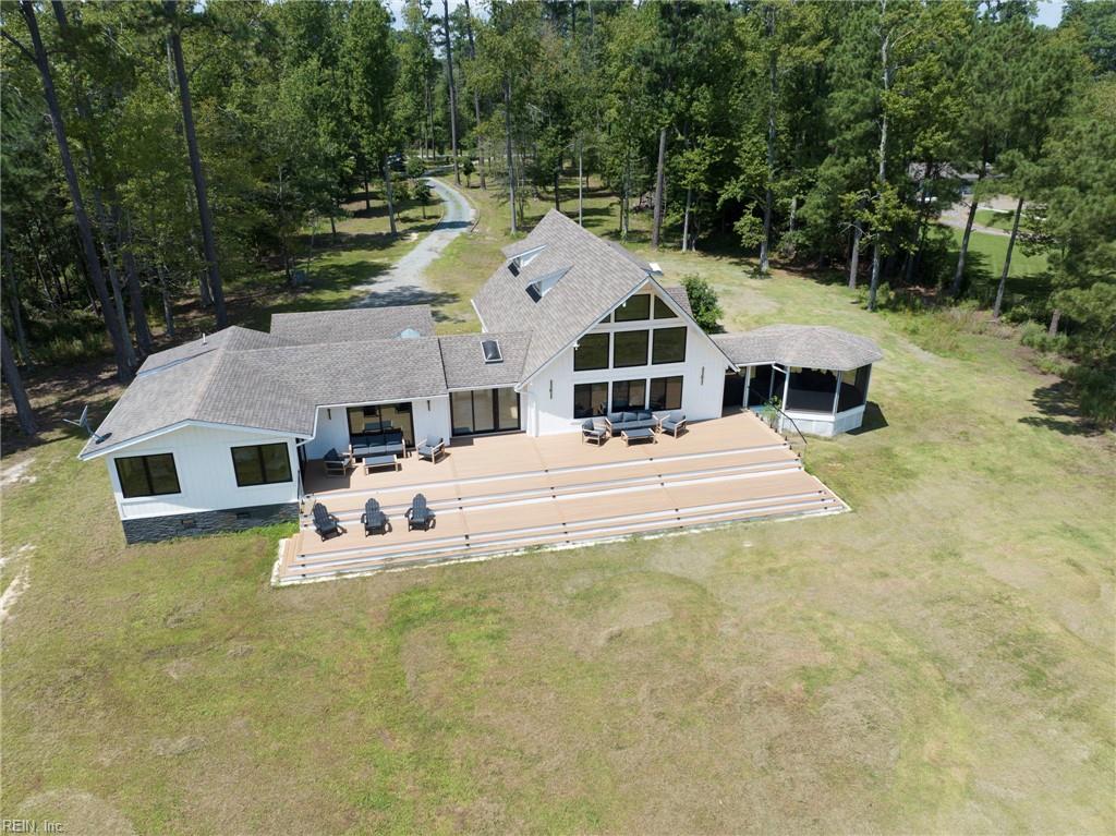 687 Clark Point Dr Property Photo 3
