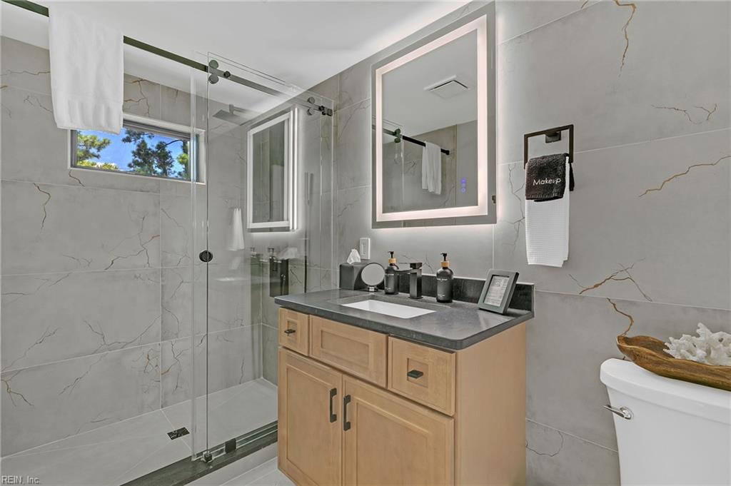 687 Clark Point Dr Property Photo 27