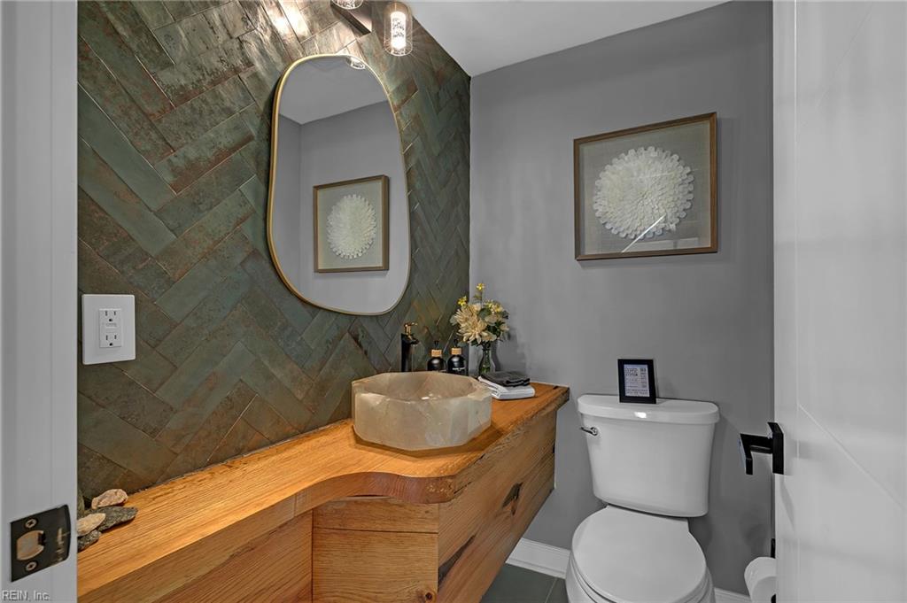 687 Clark Point Dr Property Photo 32