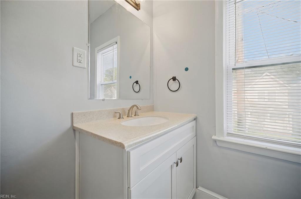940 Reservoir Ave Property Photo 16