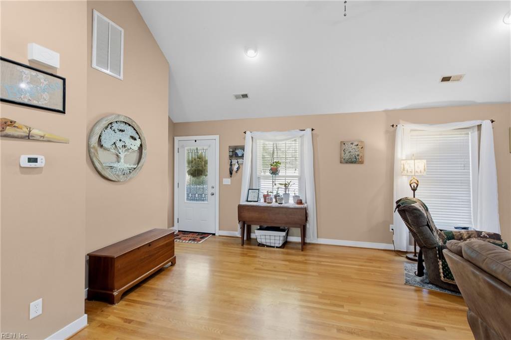 353 North End Est Property Photo 6