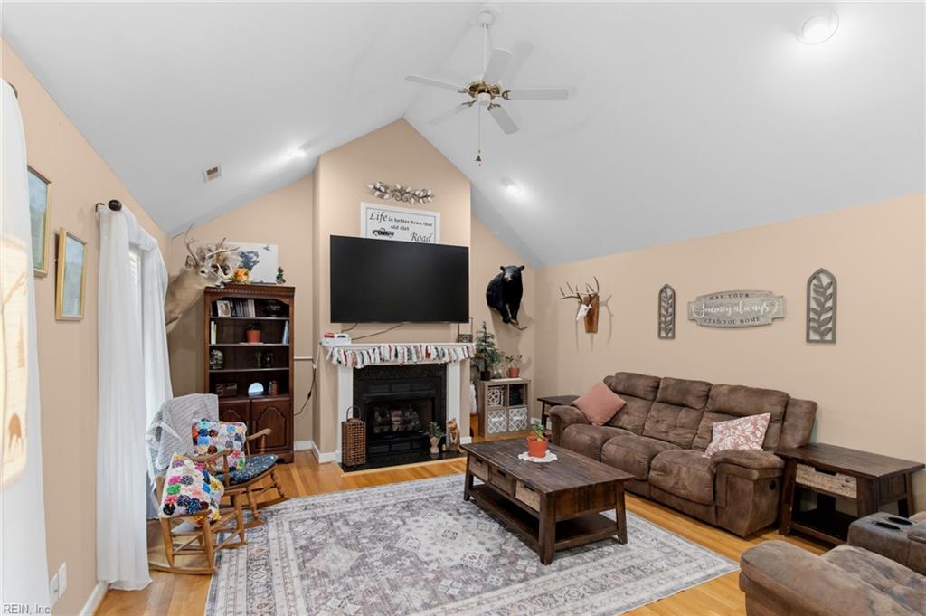 353 North End Est Property Photo 9