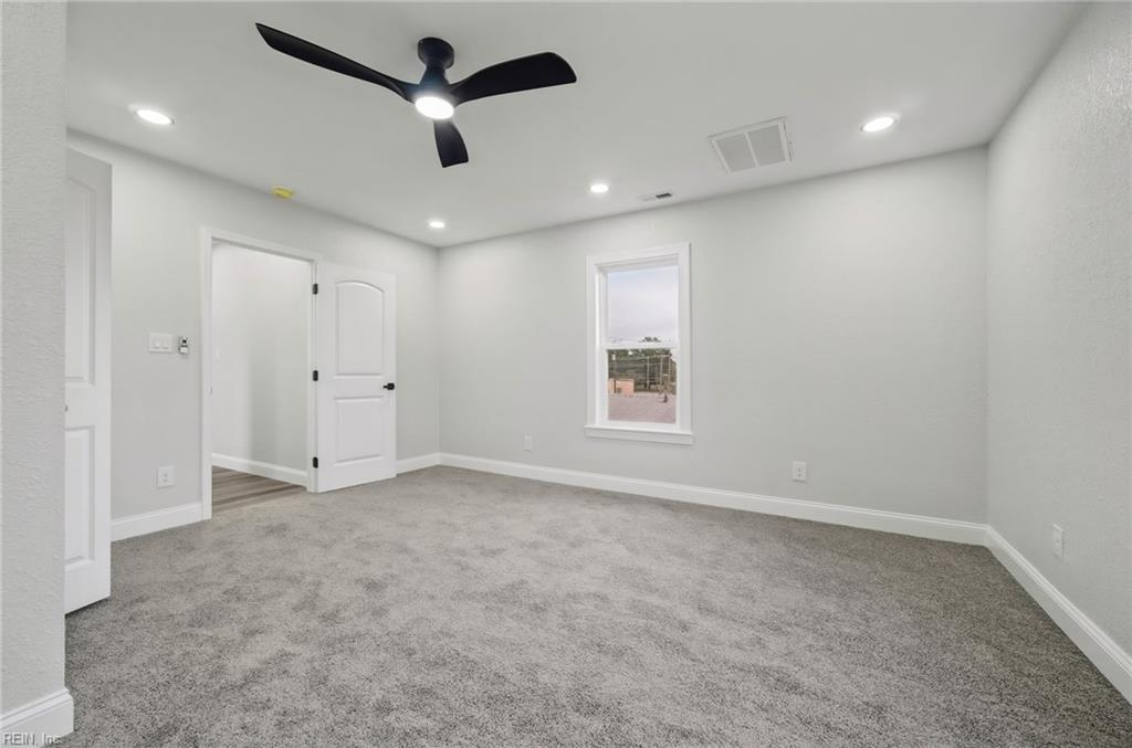 1136 35th St Property Photo 23