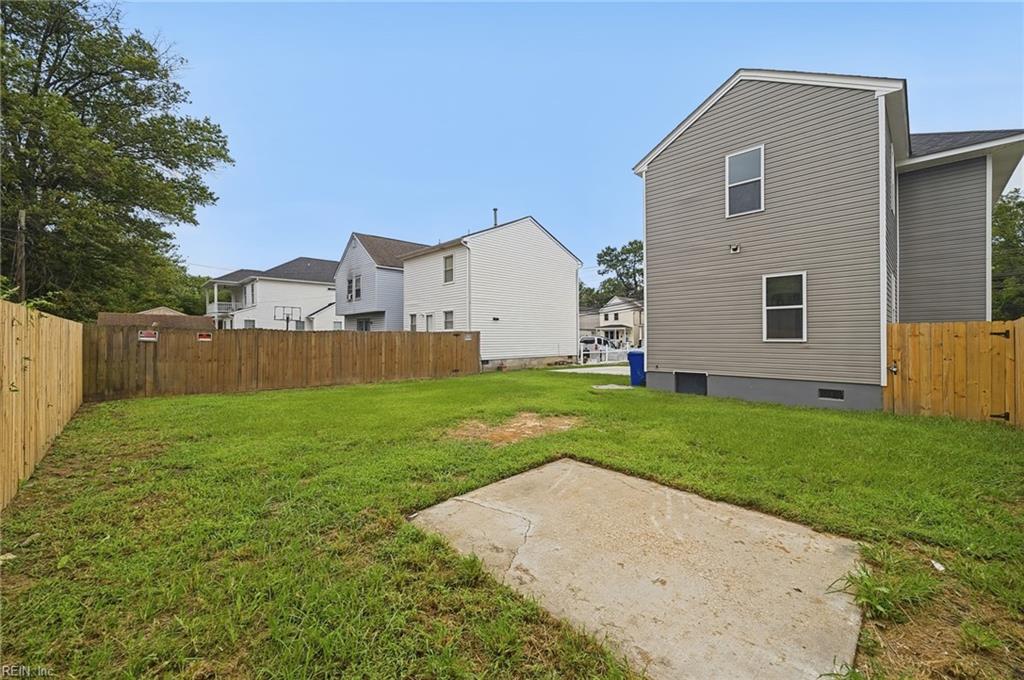 1136 35th St Property Photo 26