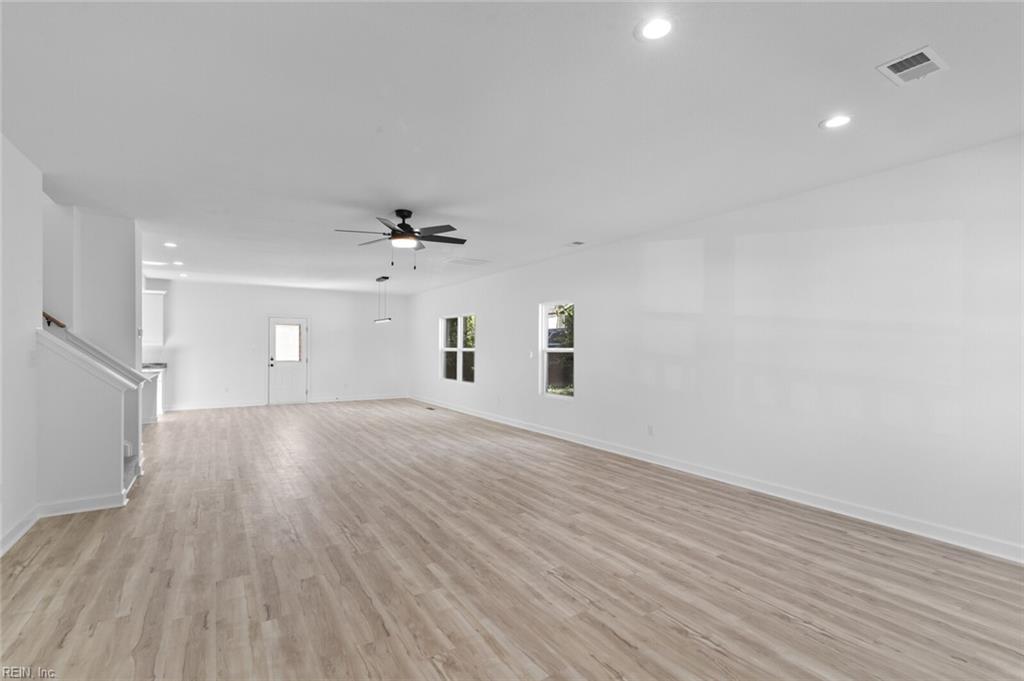1145 34th St Property Photo 3
