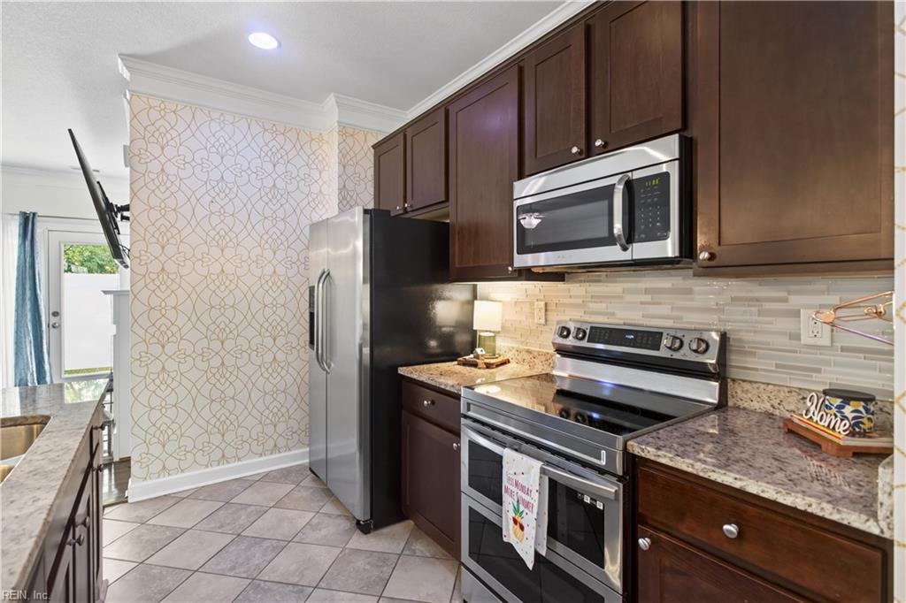 5464 Safe Harbour Way Property Photo 12