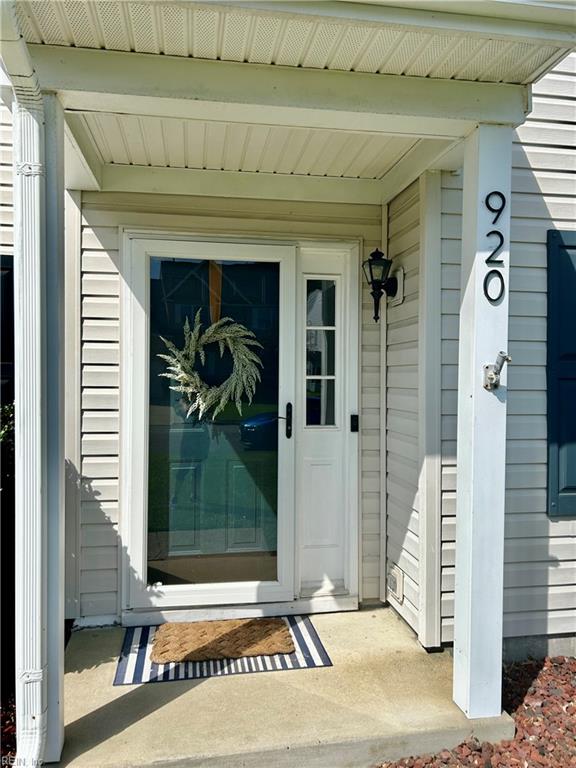 920 Foxboro Dr Property Photo 3