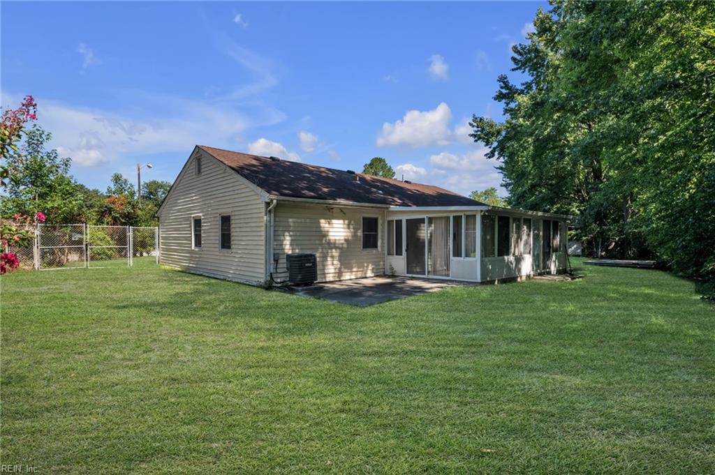 700 Saxon Ct Property Photo 4