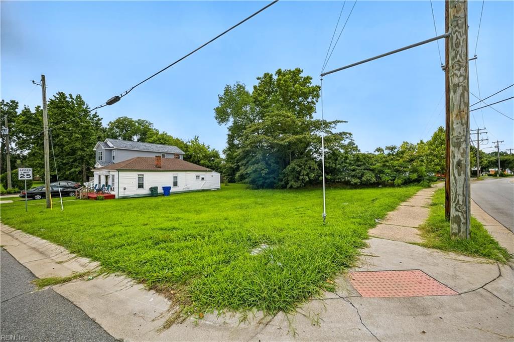 833 E Washington St Property Photo 4