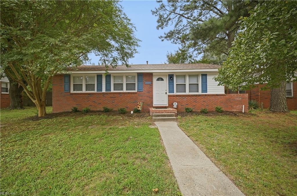 3010 Menands Dr Property Photo 1