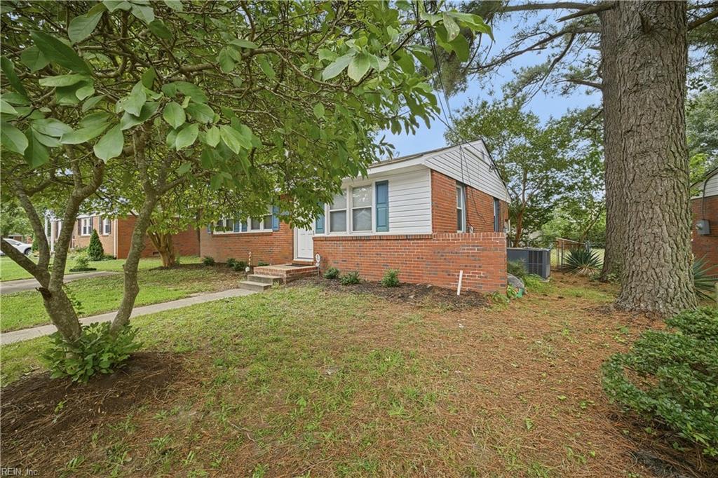3010 Menands Dr Property Photo 2
