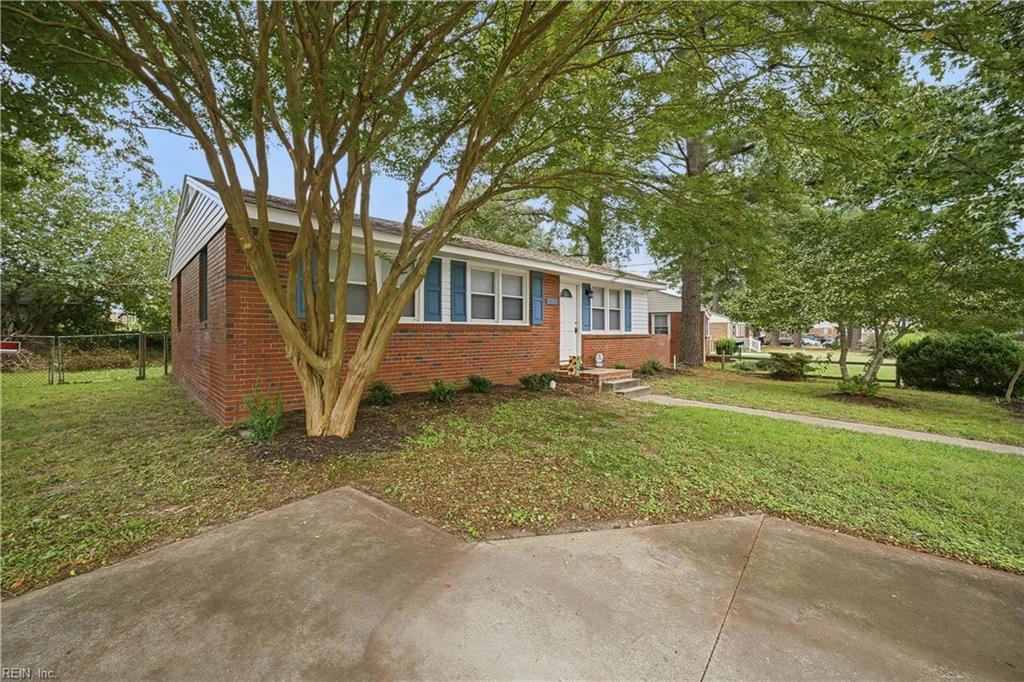 3010 Menands Dr Property Photo 3