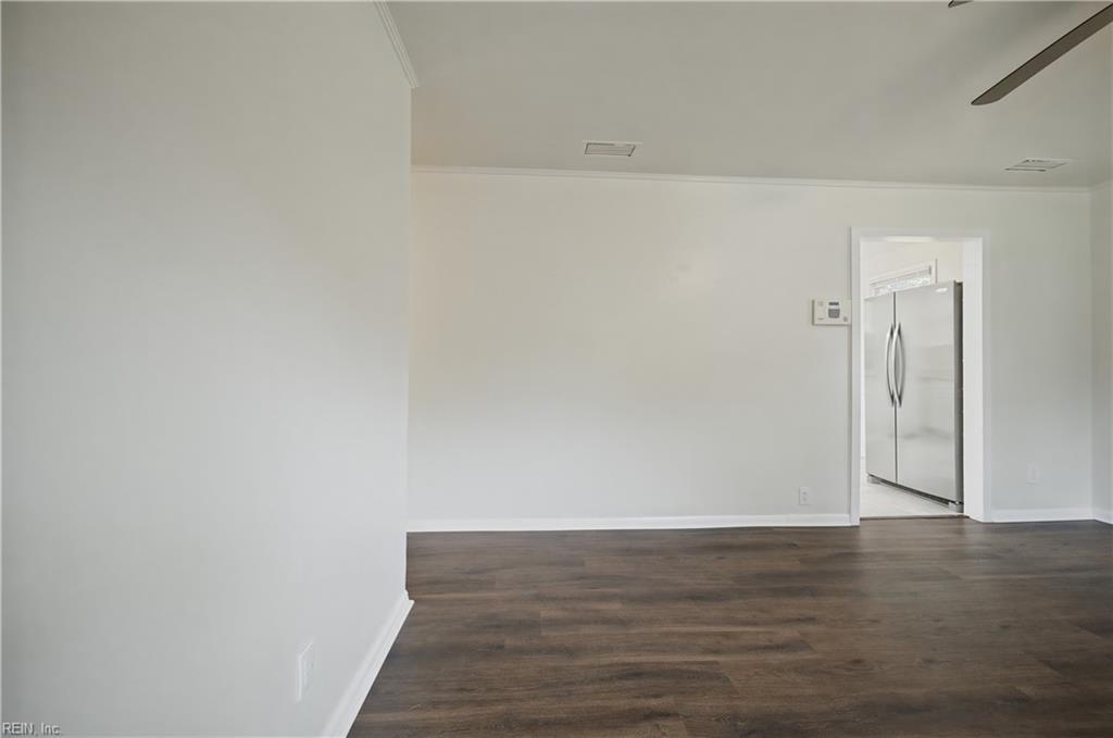 3010 Menands Dr Property Photo 4