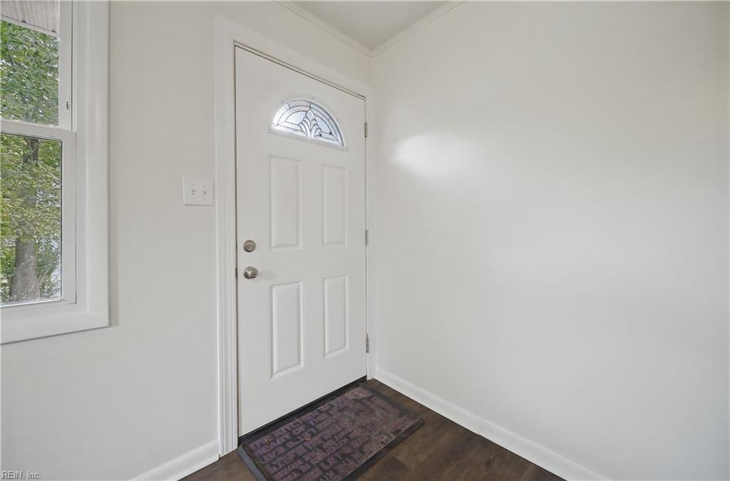 3010 Menands Dr Property Photo 5