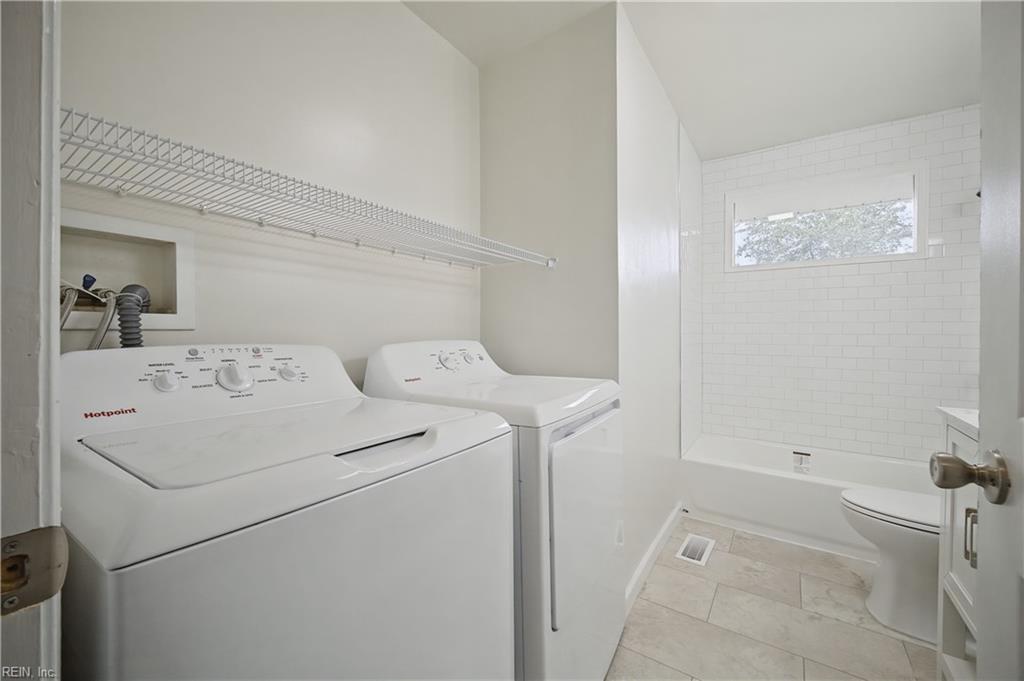 3010 Menands Dr Property Photo 28
