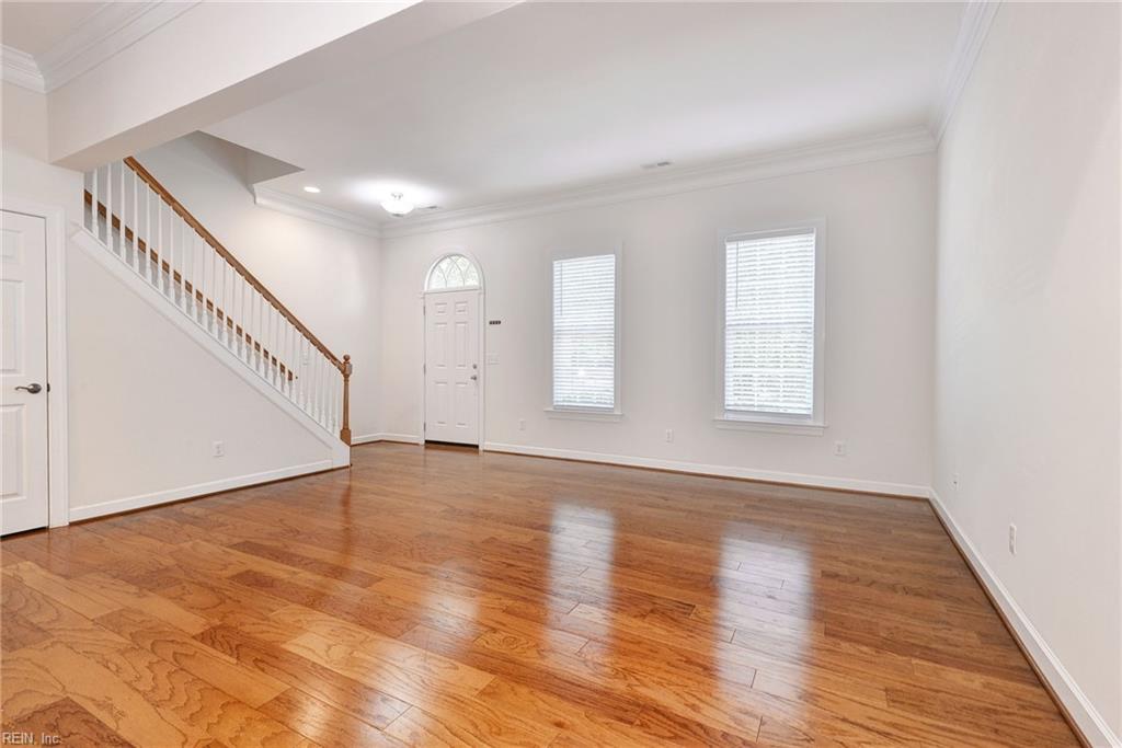 5422 Center St Property Photo 6