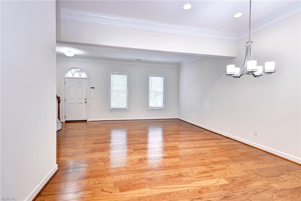 5422 Center St Property Photo 8
