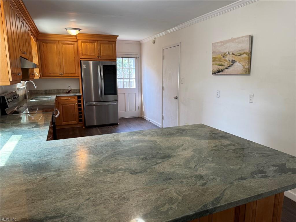348 Gainsborough Rd Property Photo 10