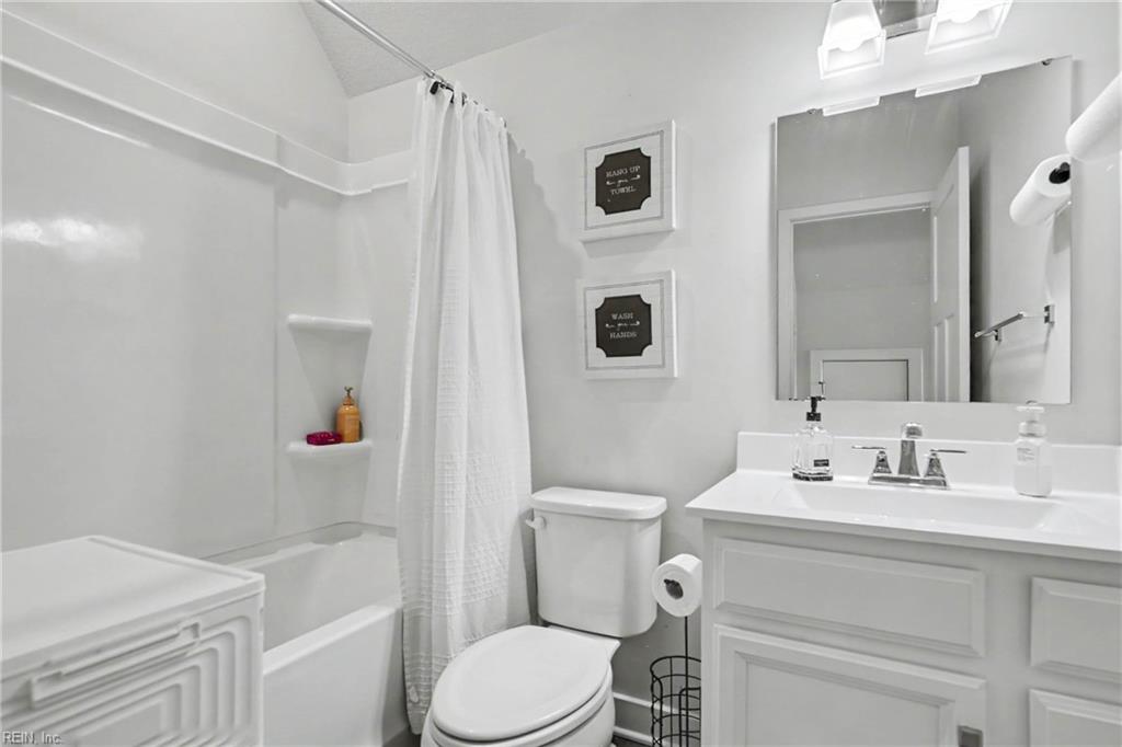 1044 Olmstead St Property Photo 36