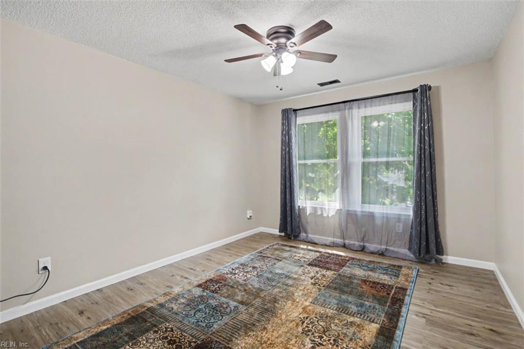912 Cantor St Property Photo 29