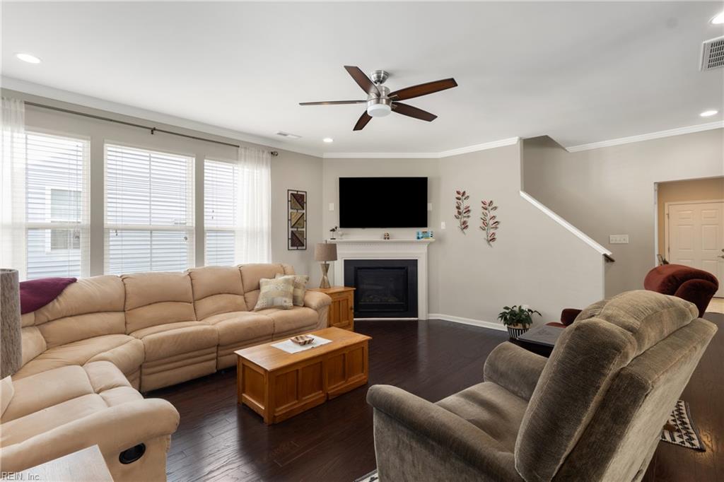2378 Somerset Way Property Photo 8