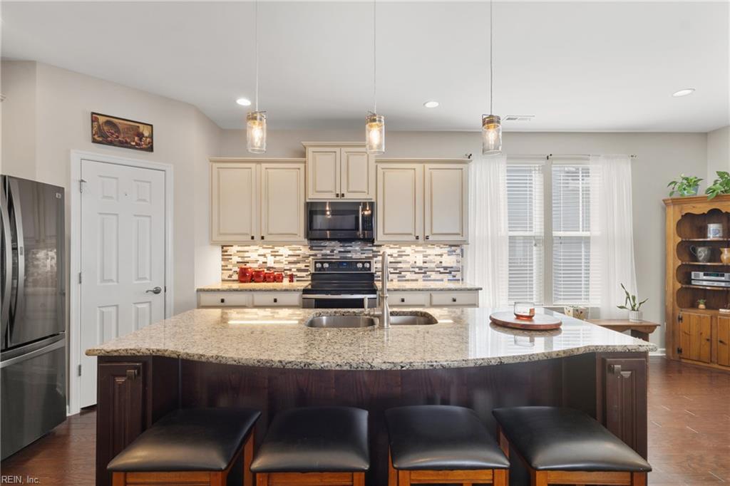 2378 Somerset Way Property Photo 12