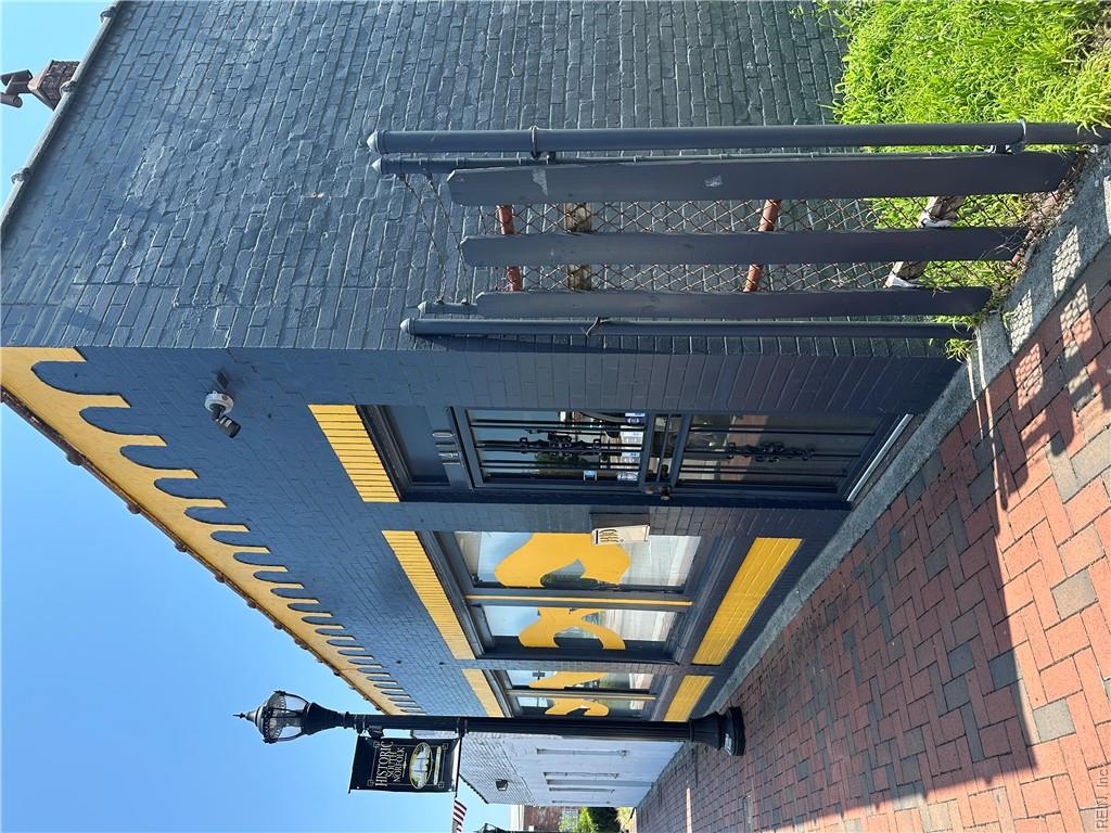 1410 Poindexter St Property Photo 1