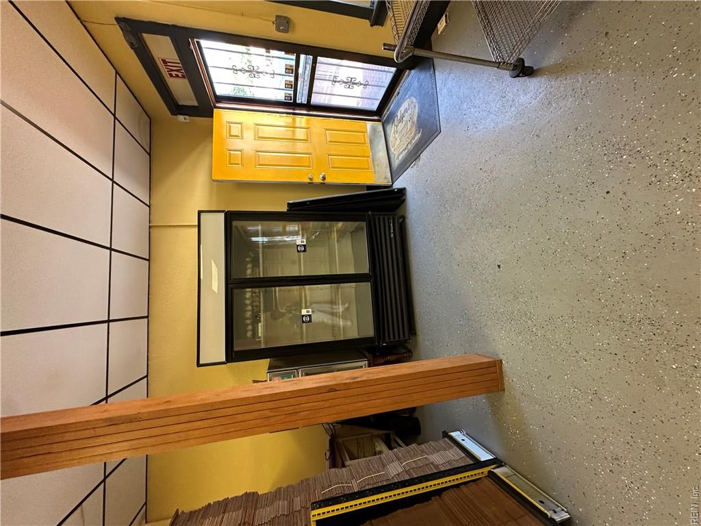 1410 Poindexter St Property Photo 3
